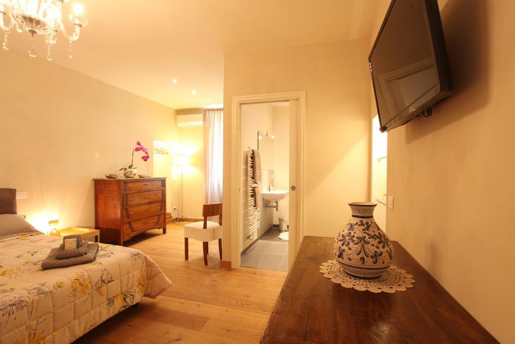 ルッカ B＆B アンティーコ カンツェーロ Bed & Breakfast 部屋 写真